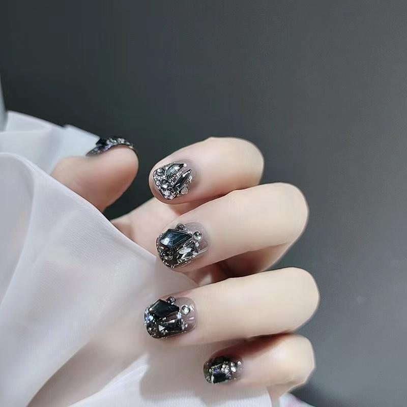 Short Round Black Diamond Press-On Nails